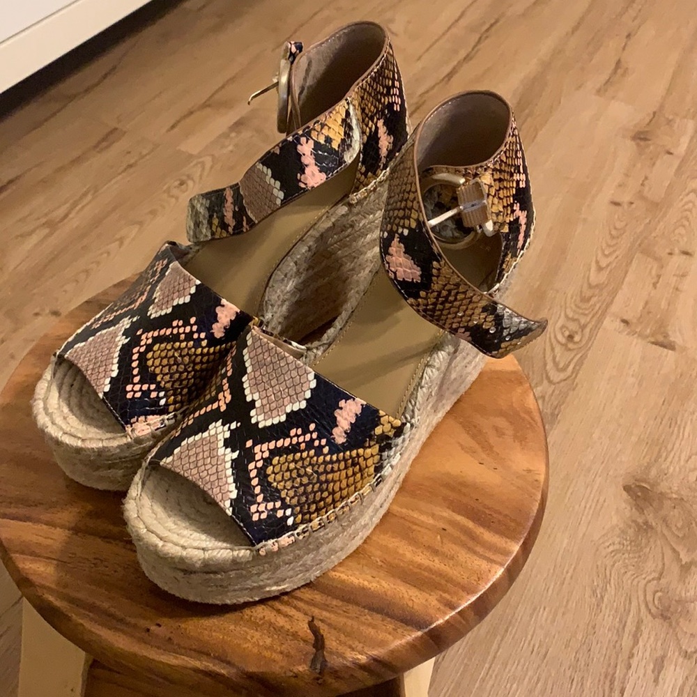 Marc fisher LTD espadrilles